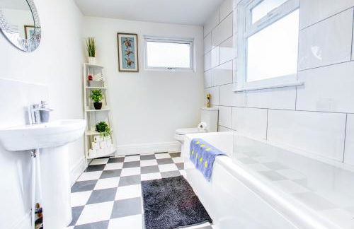 Modern 3-Bed Home Sleeps 6 with Parking & Fast WiFi Perfect for Contractors & Long Stays - Foto 21