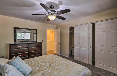 3 Mi to Rainbow Lake Home with Hot Tub and Deck - Foto 19