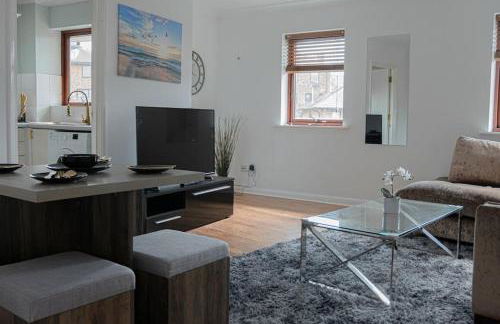 Stylish Waterfront Apartment - Photo 26