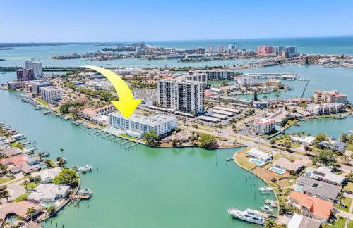 Luxury Waterfront Penthouse with Amenities and Services - Foto 19