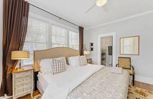 Stylish Myers Park 2 br with Screened Porch - Foto 17