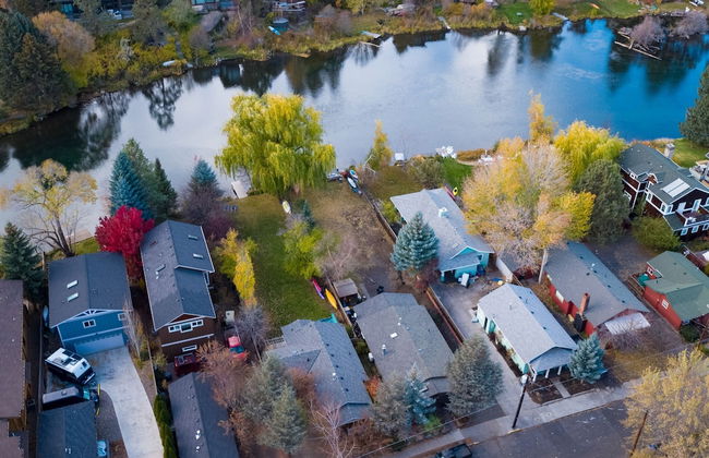 Riverfront Bend by Avantstay Private Dock Kayaks Large Yard w Views Hot Tub - Foto 30