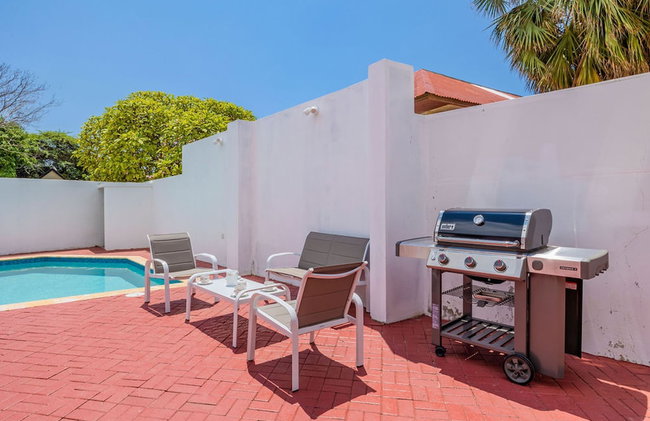 3BR 3BA Pool Downtown Short Walk to Beach - Foto 20