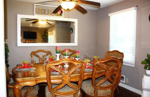 Cozy, Relaxing 4-Bedroom House in Forest Park - Foto 2