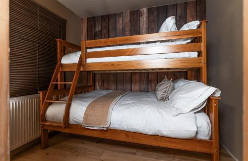 Tree House - Luxury Riverside Escape! - Foto 14