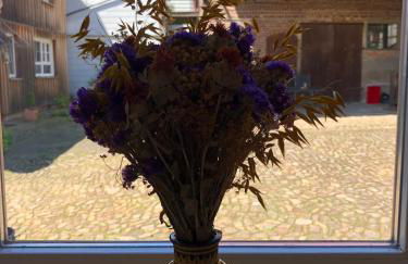 Pretty half-timbered cottage on romantic yard - Foto 10