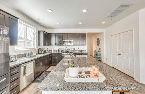 Patio and Yard Luxe Beaumont Getaway! - Foto 6