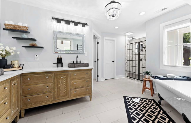 Take it to the Bank! by Avantstay New Pool + Hot Tub Sleeps 16 - Foto 21