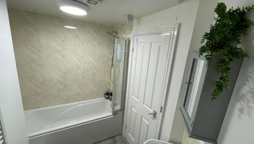 Newly renovated 2 bed apartment - Foto 5