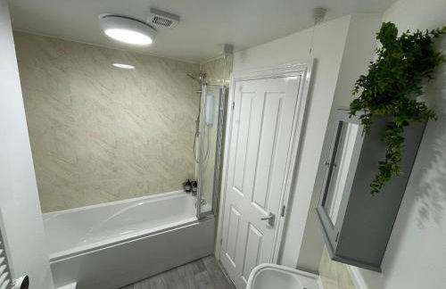 Newly renovated 2 bed apartment - Foto 5