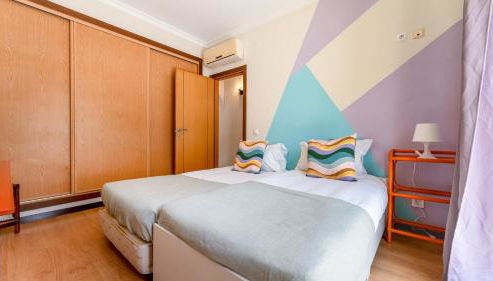 Bright 3BDR House with Pool by Lovelystay - Photo 4