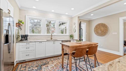 Luxurious Retreat in Historic Downtown Burlington Downstairs Only - Foto 5, Other