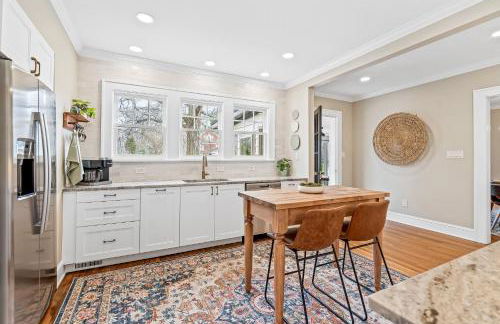 Luxurious Retreat in Historic Downtown Burlington Downstairs Only - Foto 5