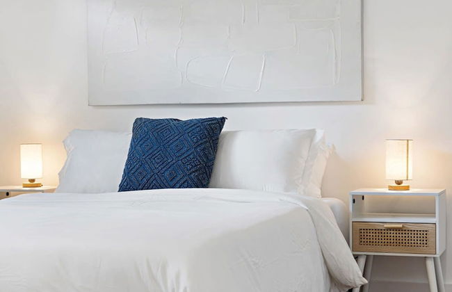 Spacious 2 BR Sailboat Bend - Photo 22