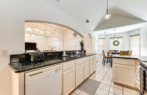 Fenced Yard Home Near Hospitals in Edinburg! - Photo 11