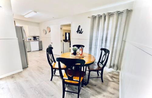 Entire 3 bedroom 1 and half bath home in Deer Park high speed wifi - Foto 13