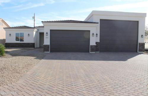 Beautiful New construction home - New Pool & Spa! - Foto 9