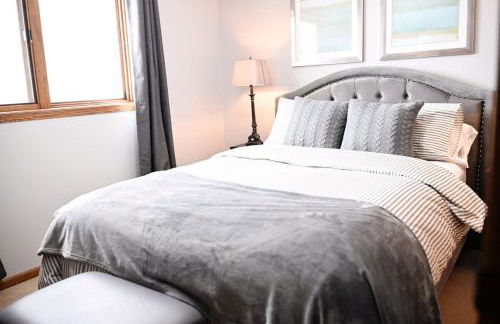 Lake Escape with paddle boards, fire pit & game room - Foto 25