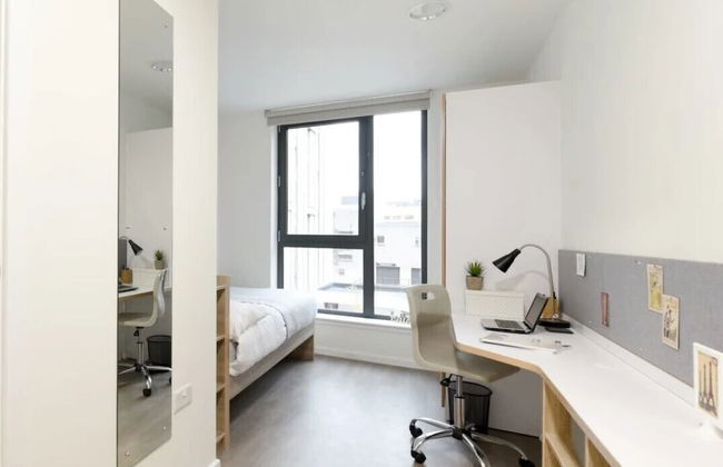 For Students Only Bright Ensuite at St Mungo's in Glasgow - Photo 6