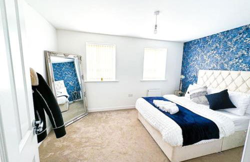 City Centre 3 Bedroom House Sleep upto 9 Guests with Garden and Parking - Foto 35