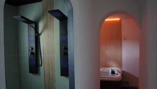 Maison avec piscine et jacuzzi proche de la rivière idéale pour un séjour détente - Foto 3