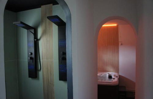 Maison avec piscine et jacuzzi proche de la rivière idéale pour un séjour détente - Photo 3