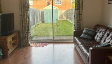 2-Bed Home with Parking, Near Airport, NEC & JLR - Foto 2