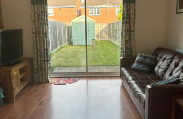 2-Bed Home with Parking, Near Airport, NEC & JLR - Foto 2
