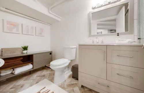 Loft Retreat - King Bed&Balcony - Pet-Friendly 30 - Foto 20