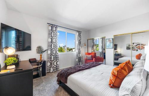 Beverly Hills 2 bed 2 bath Penthouse with Den and Parking 414 - Photo 29