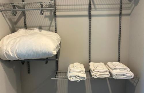 Modern Near Downtown Hospitals Greenville Stay - Foto 13