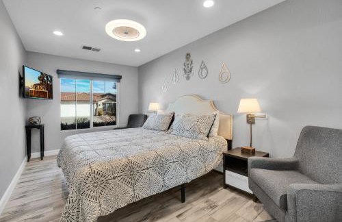 Near Downtown Palm Springs Home with Mountain Views - Foto 21