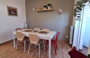 CITY HOUSE & FREE PARKING by Perry-Holiday moderno, panoramico e comodo fino a 6 ospiti - Foto 19