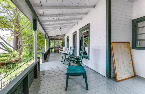 Torch Lake Getaway with Private Beach and Boat Dock! - Foto 23