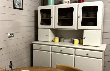 Drewniana chata nad stawem - Foto 23