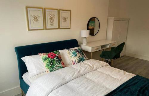 Stunning and Spacious 2bed flat in central Woking - Foto 14