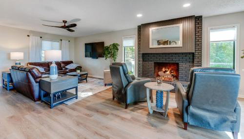 Lakefront Retreat with Views and Decks and Fire Pit - Foto 5