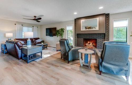 Lakefront Retreat with Views and Decks and Fire Pit - Foto 5