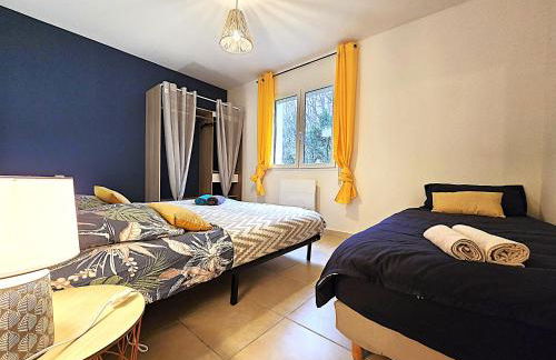 Le Parc Jean Édouard - Spa avec jacuzzi privé - Superbe villa 4 chambres - 9 couchages - 6 lits - Poêle - Parking - Climatisation réversible- Terrasse ombragée et grand jardin - Foto 6