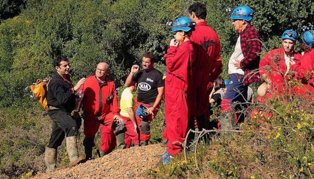 Tour por las minas de Udias - Foto 2, Preparando la entrada en las cuevas