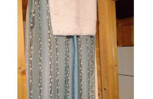 Cabin on the Hill-Peaceful 1BR 20-Acre Rural Retreat-HotTub&WiFi near Asheville - Foto 10