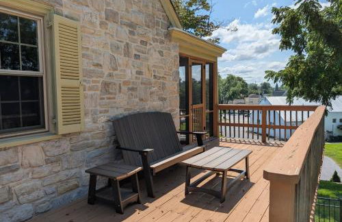 Downingtown Manor - 1900s Farmhouse with Creek Views - Foto 49