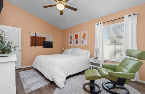 Solar Half-Plex with Chic Style in Country Glen - Foto 46