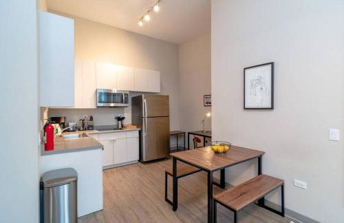 McCormick Oasis with Balcony, Optional Parking, Patio and Gym Sleeps 6 Near McCormick Place, Grant Park, Soldier Field & Museum Campus - Foto 12