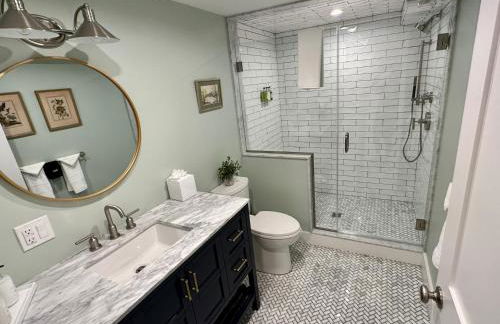 Epic Downtown Newport 6BR Whole House w Parking - Foto 49