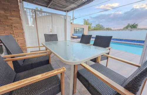 Trendy lux house near strip* Pool *hottub-Kirkland - Foto 55