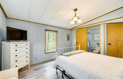 Hike, Fish and Ski Black Bear Cabin in Albany - Foto 14