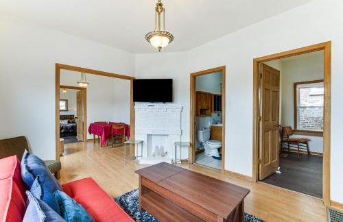 Pet Friendly 8 Mi to Chicago - Fenced Backyard! - Foto 4