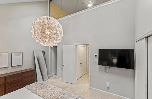 Lakeside Stay Metro, INOVA, Dining & Shops Nearby! - Foto 3