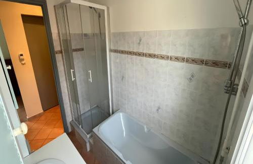 Villa in St Denis with Pool & Pyrenees View - Foto 19